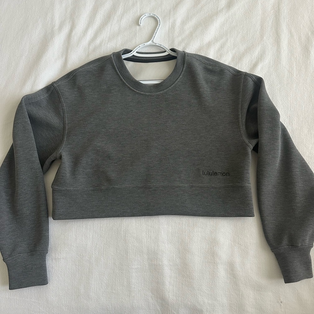 LULU LEMON CROPPED SWEATSHIRT!!!!